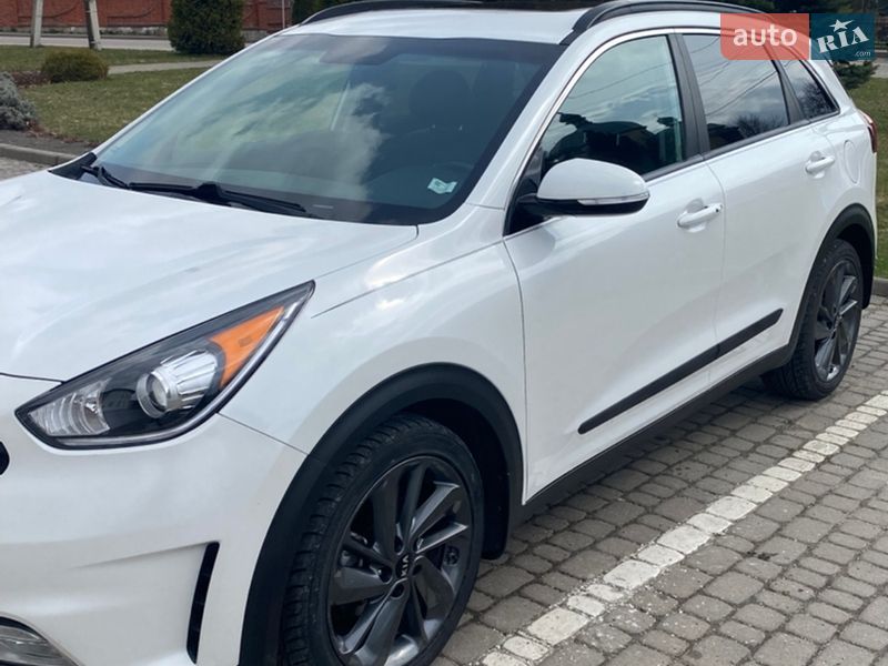 Внедорожник / Кроссовер Kia Niro 2017 в Львове
