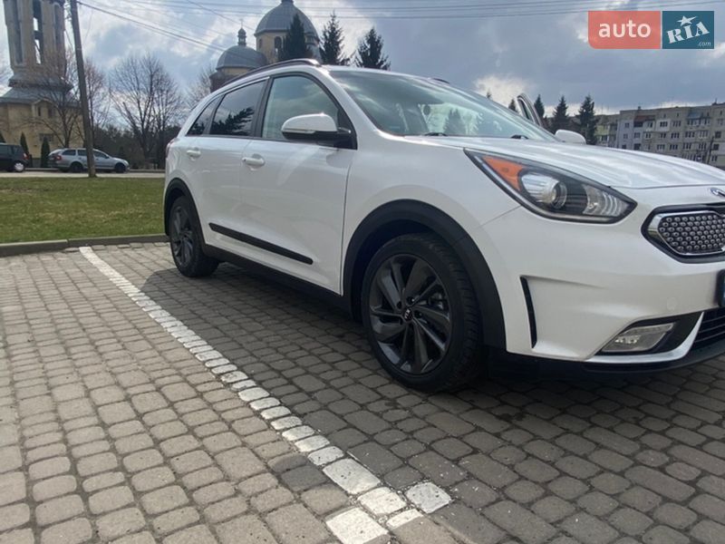Внедорожник / Кроссовер Kia Niro 2017 в Львове