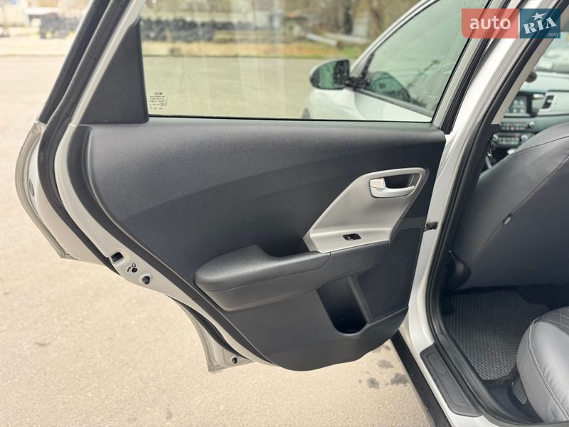 Позашляховик / Кросовер Kia Niro 2017 в Одесі