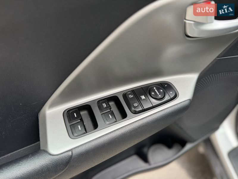 Позашляховик / Кросовер Kia Niro 2017 в Одесі