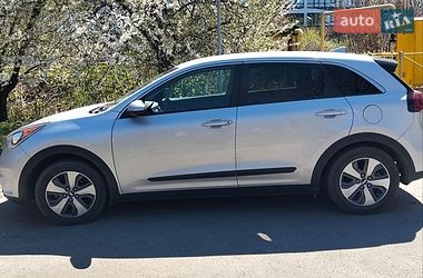 Внедорожник / Кроссовер Kia Niro 2017 в Хмельницком