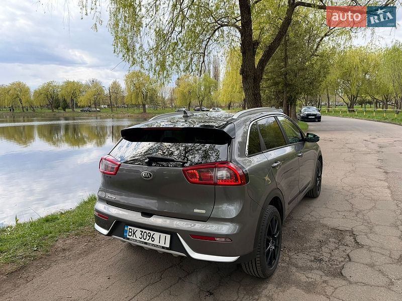 Внедорожник / Кроссовер Kia Niro 2017 в Ровно