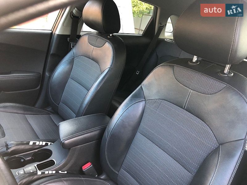 Внедорожник / Кроссовер Kia Niro 2017 в Бердичеве