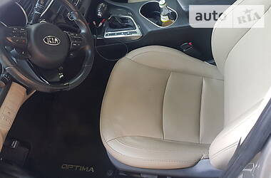 Седан Kia Optima 2013 в Ивано-Франковске