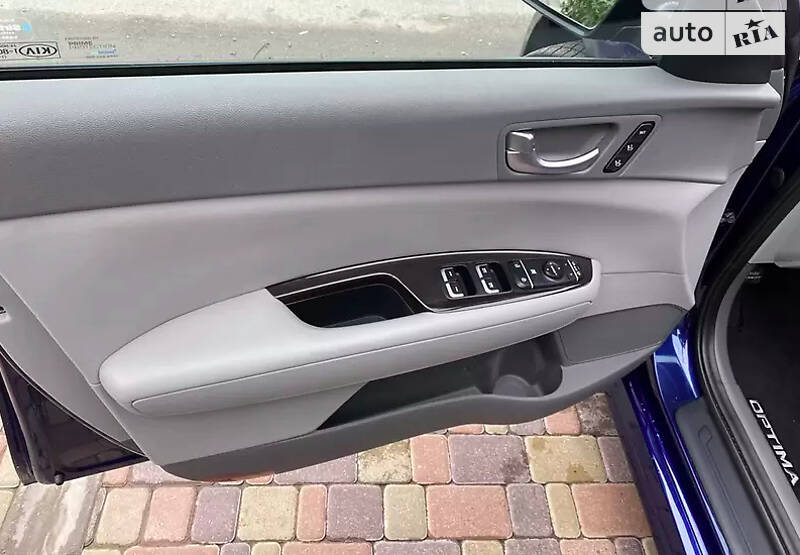 Седан Kia Optima 2016 в Киеве