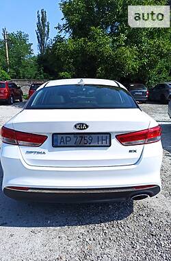 Седан Kia Optima 2016 в Запорожье