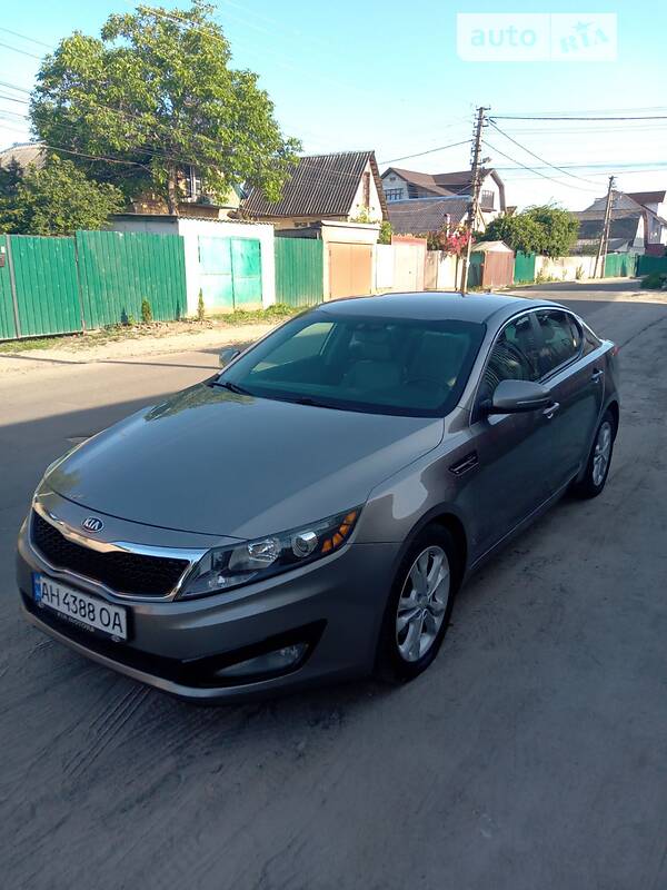 Седан Kia Optima 2013 в Киеве