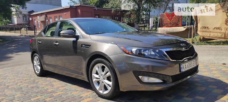 Седан Kia Optima 2013 в Киеве