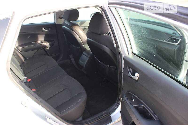 Седан Kia Optima 2017 в Дунаевцах