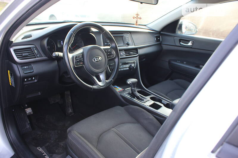Седан Kia Optima 2017 в Дунаевцах