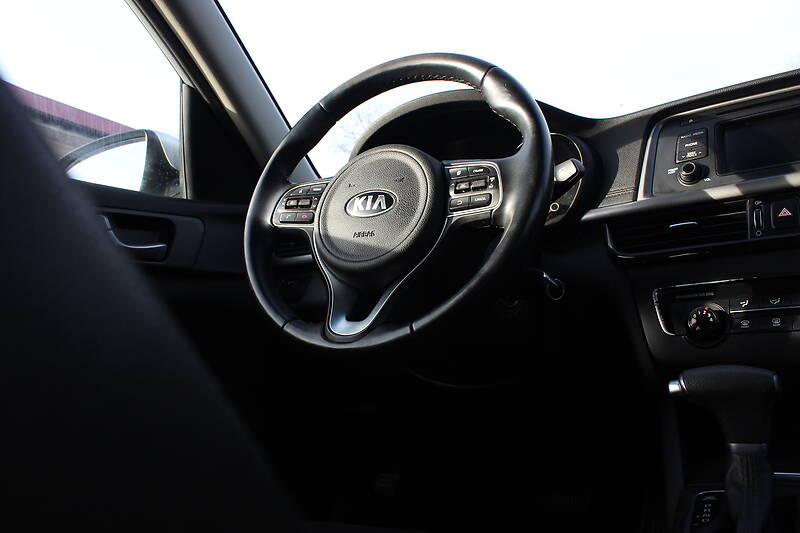 Седан Kia Optima 2017 в Дунаевцах