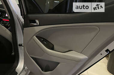 Седан Kia Optima 2014 в 