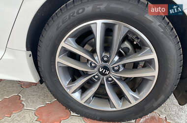 Седан Kia Optima 2012 в 