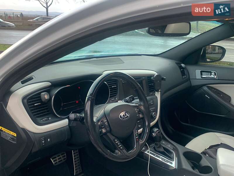 Седан Kia Optima 2013 в Киеве