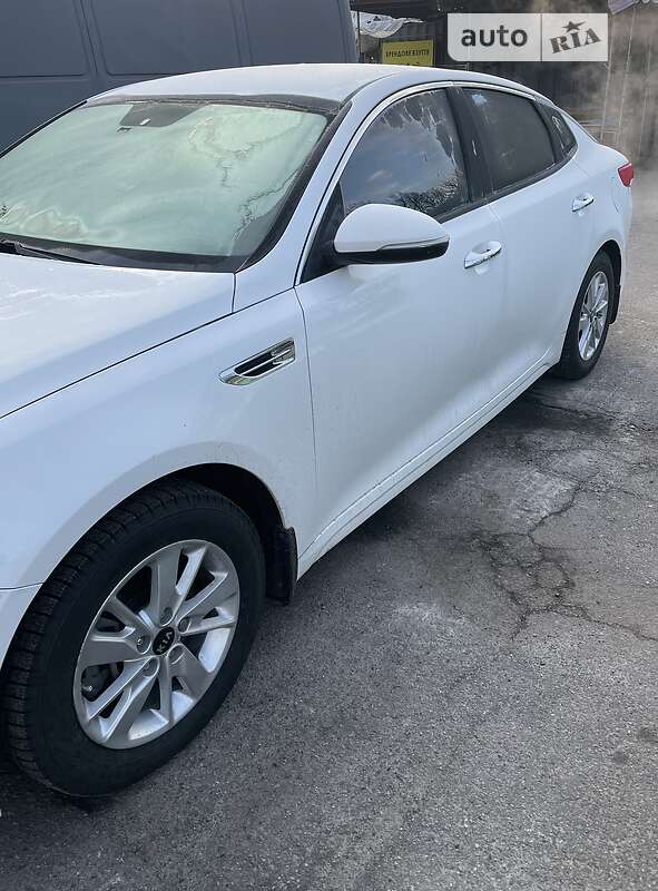 Седан Kia Optima 2016 в Полтаве