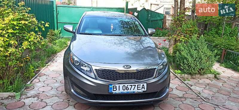 Седан Kia Optima 2013 в Гадяче