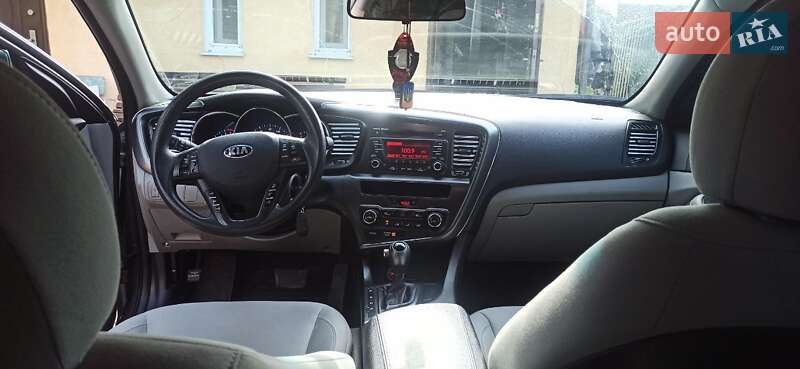 Седан Kia Optima 2013 в Гадяче