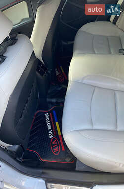 Седан Kia Optima 2012 в Киеве