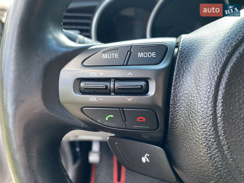 Седан Kia Optima 2015 в Львове