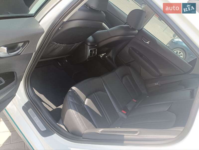 Седан Kia Optima 2017 в Ровно