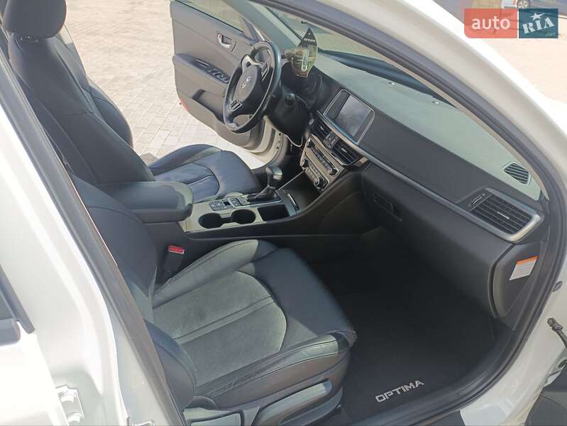 Седан Kia Optima 2017 в Ровно