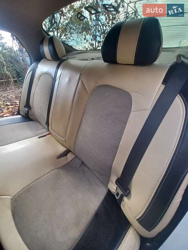 Седан Kia Optima 2013 в Мукачево