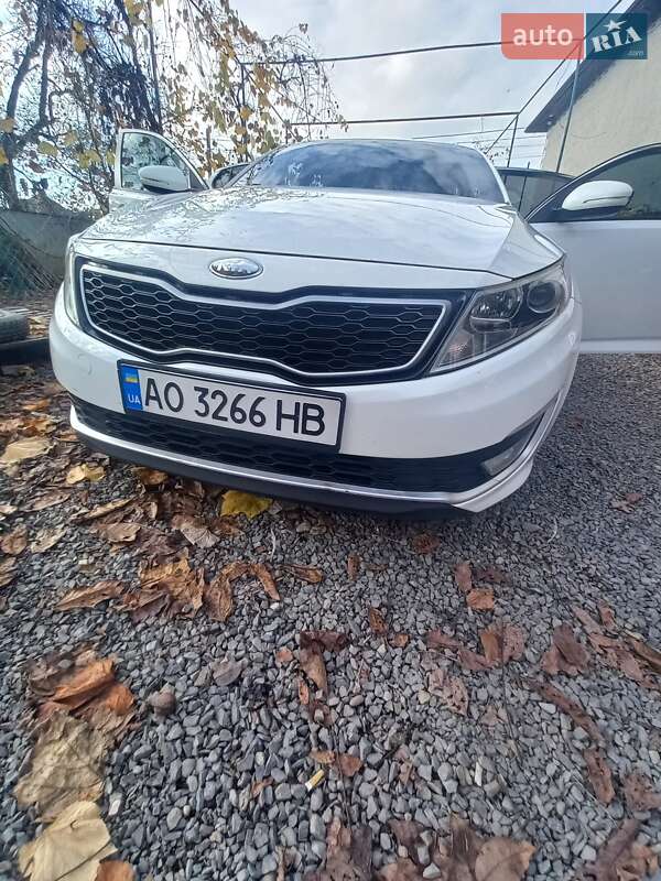 Седан Kia Optima 2013 в Мукачево