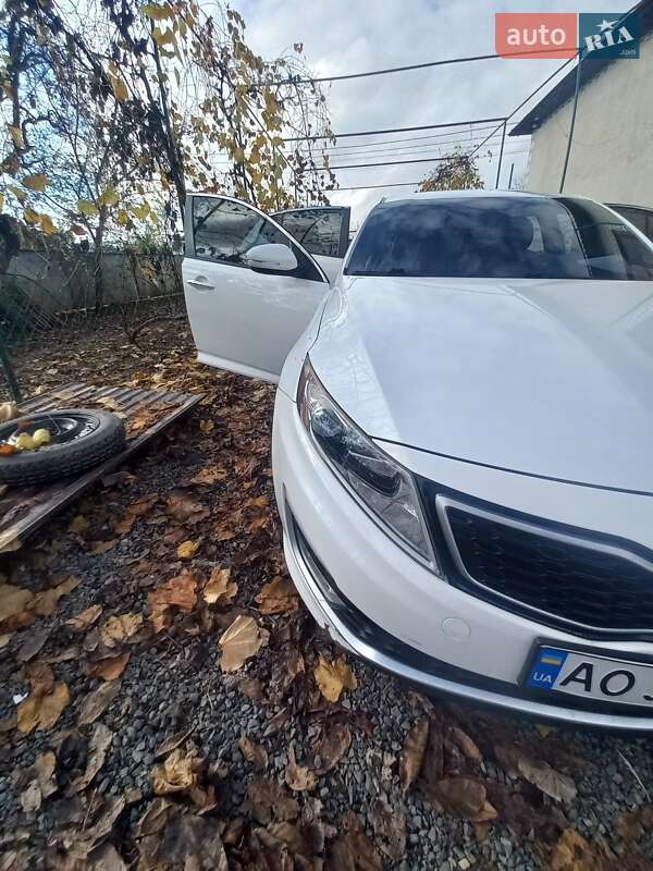Седан Kia Optima 2013 в Мукачево