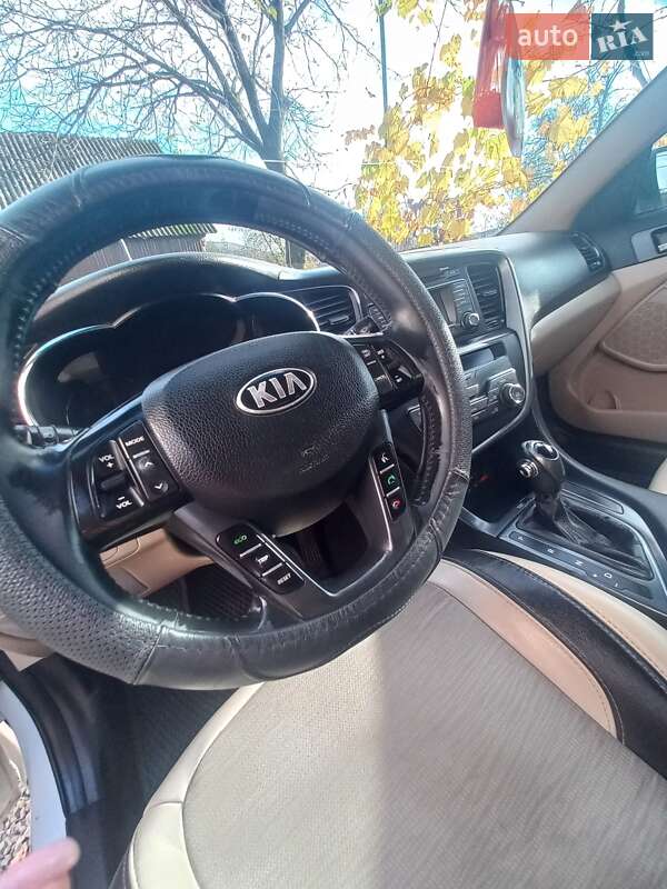 Седан Kia Optima 2013 в Мукачево