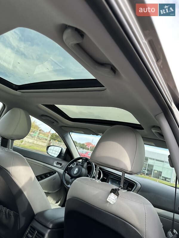 Седан Kia Optima 2014 в Рахове