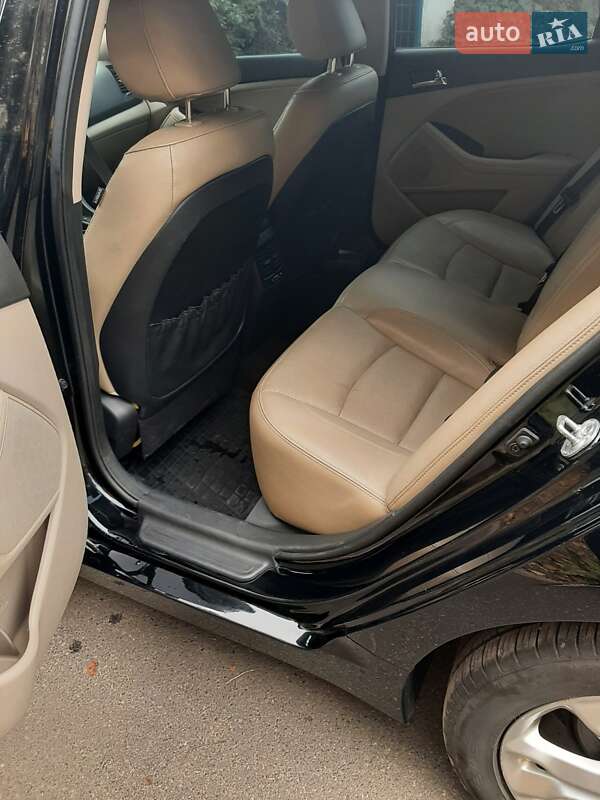 Седан Kia Optima 2012 в Львове