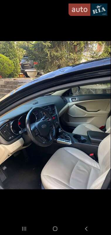 Седан Kia Optima 2012 в Львове