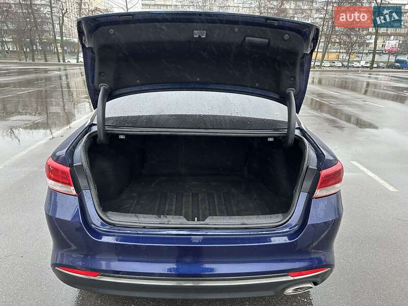 Седан Kia Optima 2015 в Киеве