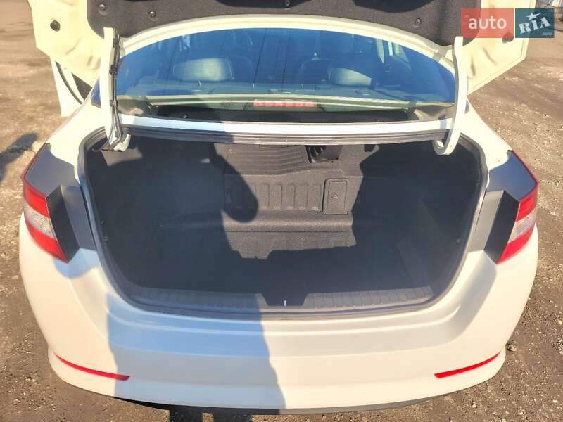 Седан Kia Optima 2012 в Днепре