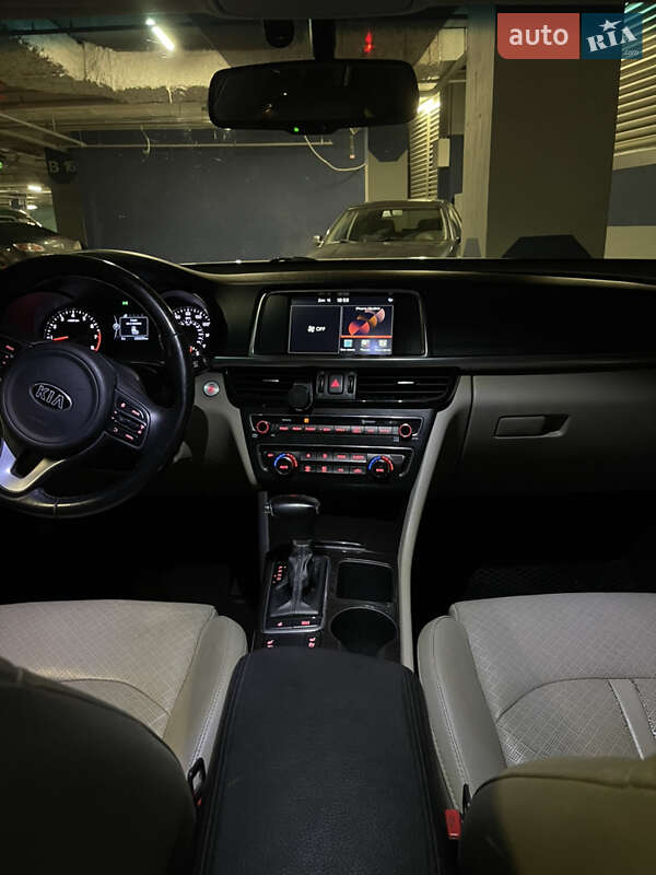 Седан Kia Optima 2016 в Киеве