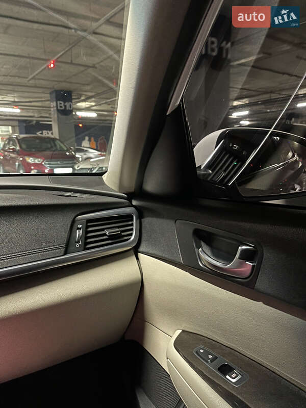 Седан Kia Optima 2016 в Киеве