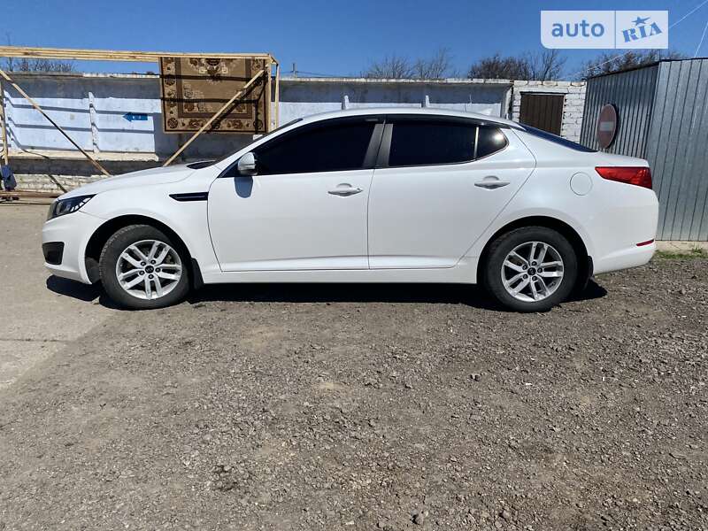Седан Kia Optima 2010 в Мерефа