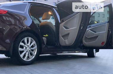 Седан Kia Optima 2015 в 