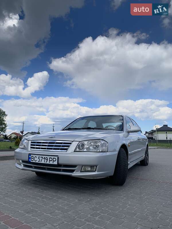 Седан Kia Optima 2000 в Львове