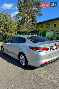 Седан Kia Optima 2017 в Тячеве