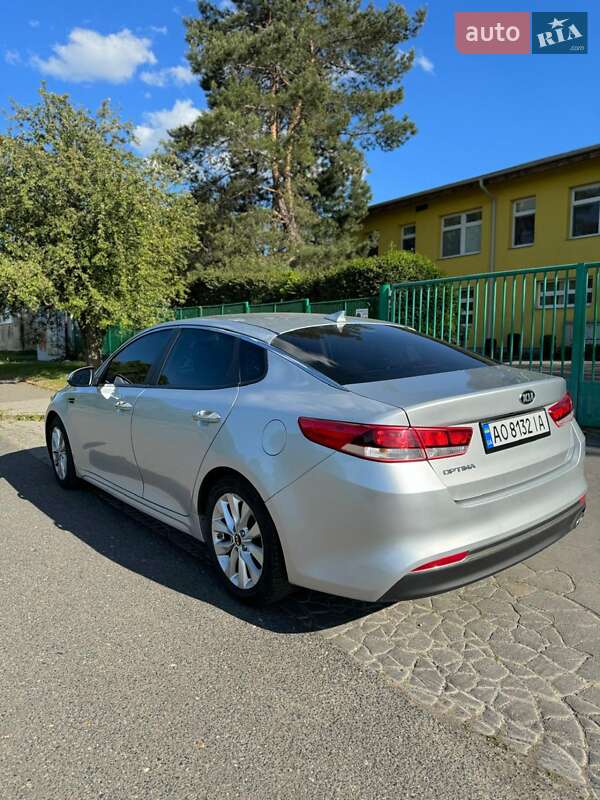 Седан Kia Optima 2017 в Тячеве