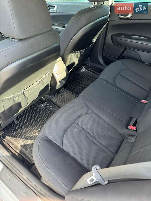 Седан Kia Optima 2017 в Тячеве