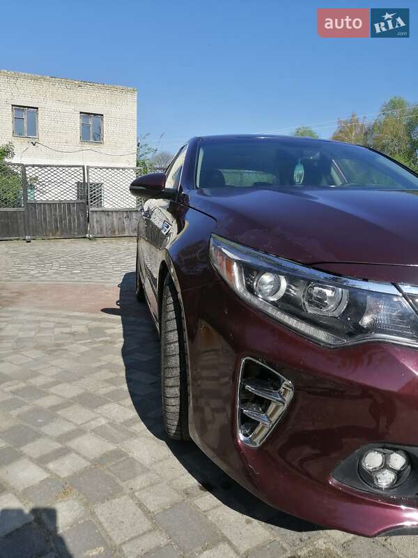Седан Kia Optima 2016 в Ровно