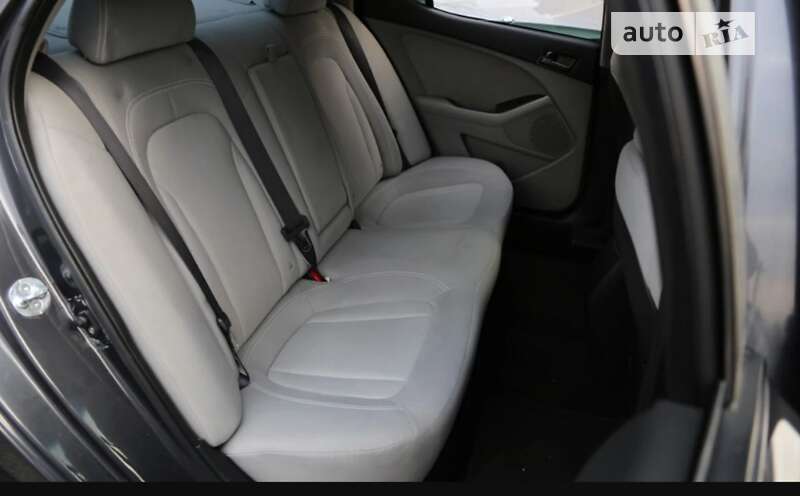Седан Kia Optima 2011 в Украинке