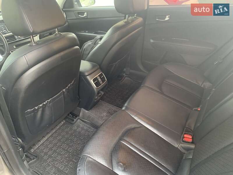 Седан Kia Optima 2016 в Киеве
