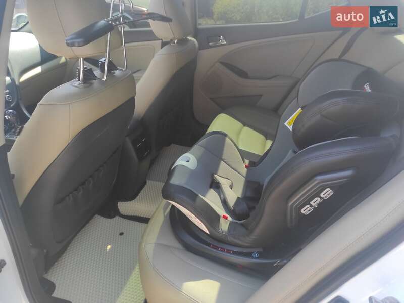 Седан Kia Optima 2013 в Днепре