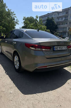 Седан Kia Optima 2016 в Павлограді