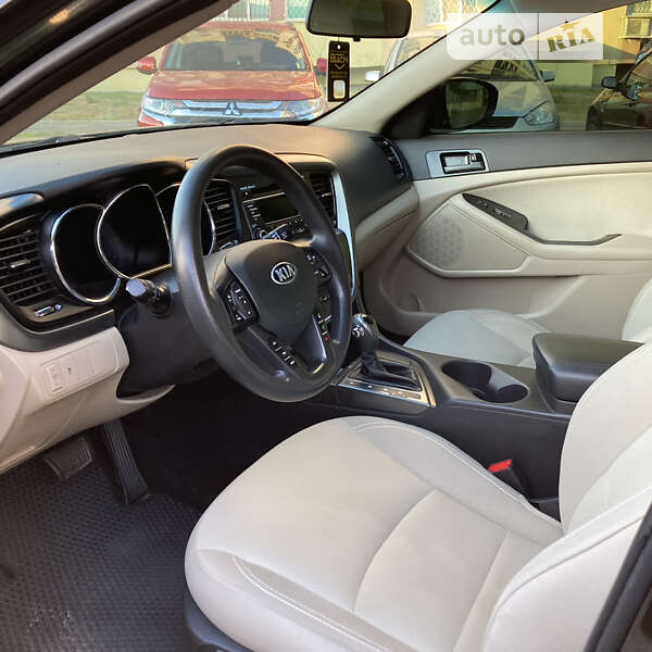 Седан Kia Optima 2013 в Харкові