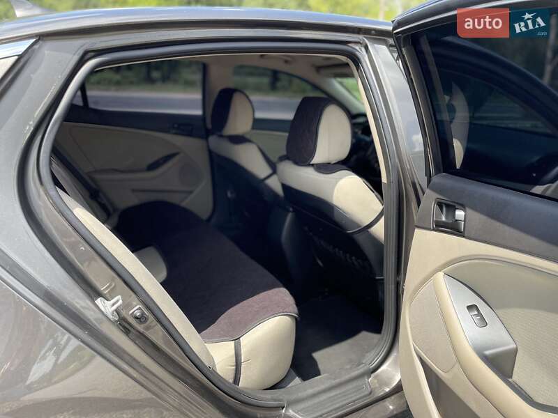 Седан Kia Optima 2012 в Умани