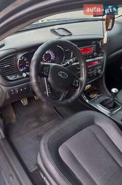 Седан Kia Optima 2012 в Хмельницком
